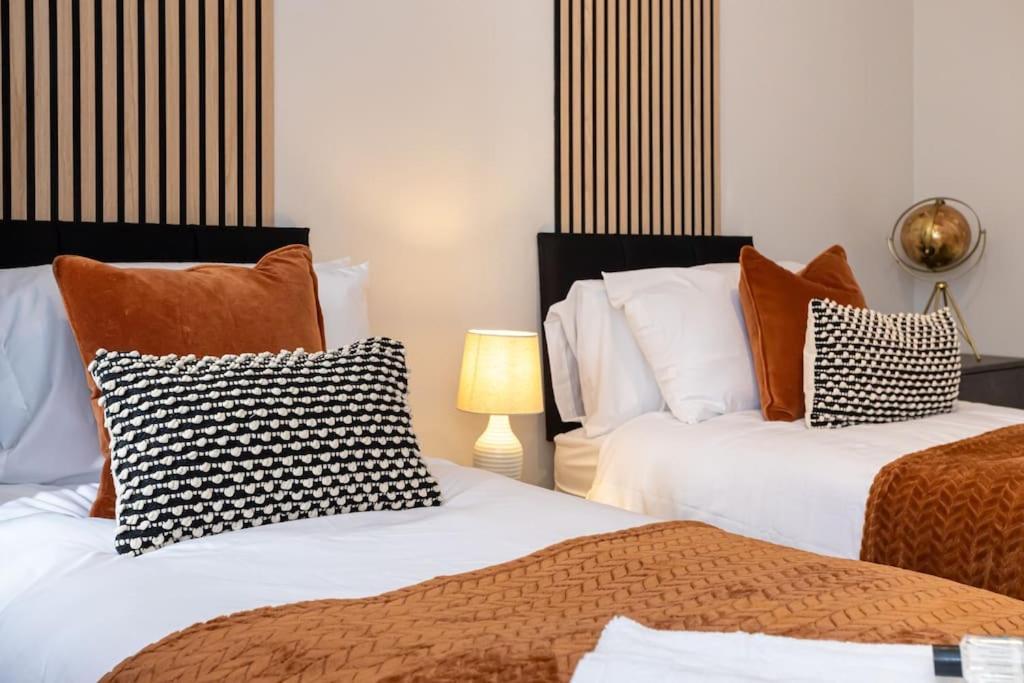 Railway House - Central Warrington - Sleeps 6 Экстерьер фото