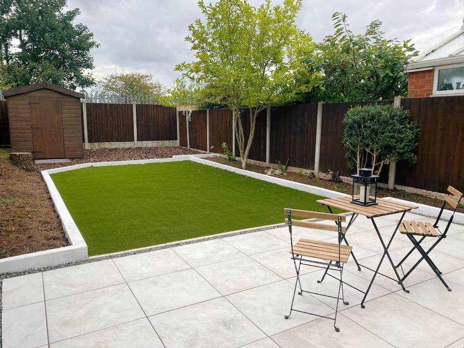 Railway House - Central Warrington - Sleeps 6 Экстерьер фото
