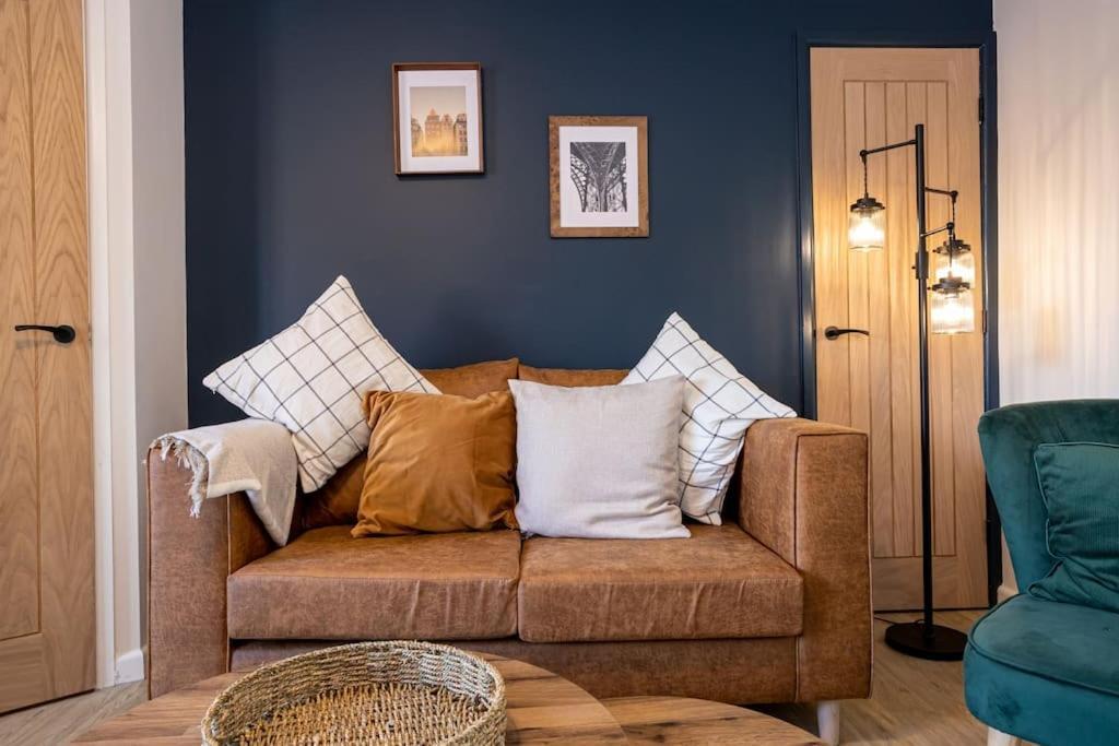 Railway House - Central Warrington - Sleeps 6 Экстерьер фото
