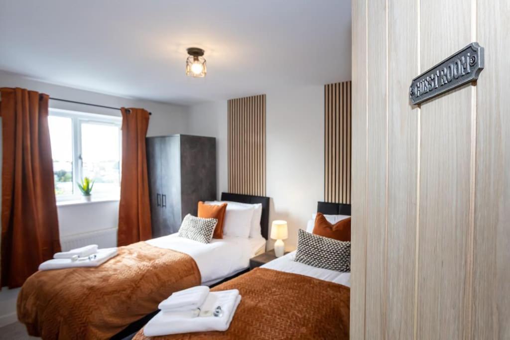Railway House - Central Warrington - Sleeps 6 Экстерьер фото